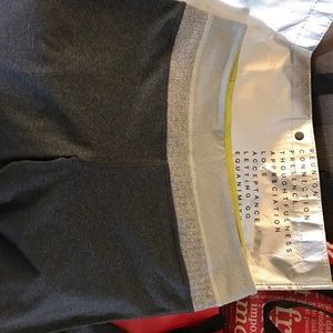 Lululemon pants size 6